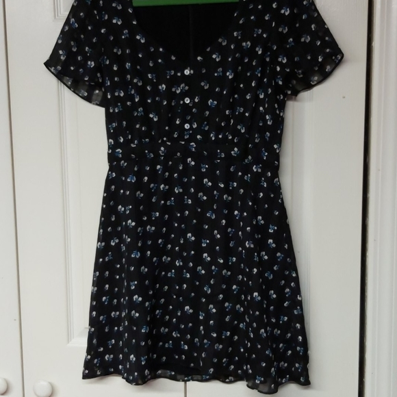 🌼Beautiful Black Floral Mini Dress🌼 - Picture 2 of 6